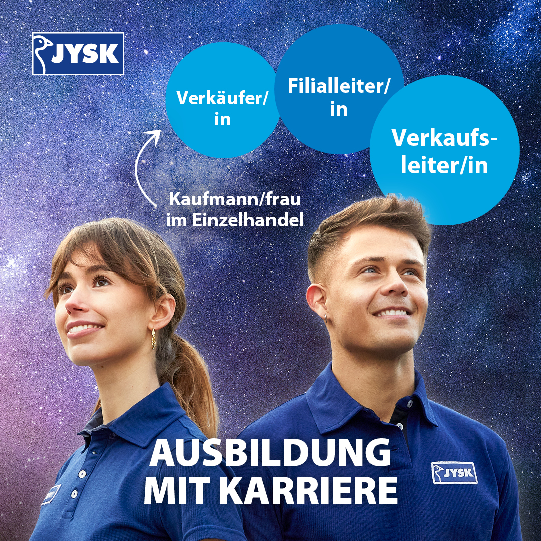 Eine junge Frau mit Pferdeschwanz und ein junger Mann mit kurzen Haaren schauen Richtung Sternenhimmel. Über ihnen stehen unter anderem die Begriffe Verkäufer:in und Filialleiter:in