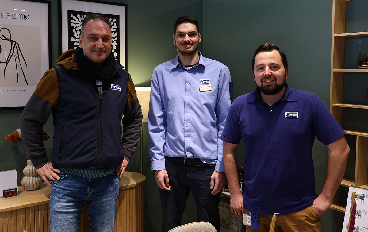 Pascal mit seinem Store Manager Perry (rechts) und District Manager Johannes