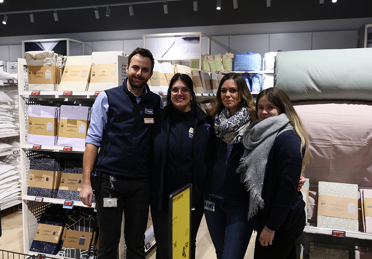 René, Astrid, Christina und Marina - die "helfenden Hände" aus den umliegenden Stores
