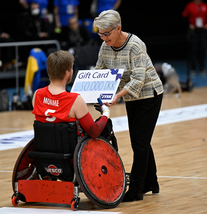 Kaare receives Bring Dedication legat by Kris Brunsborg