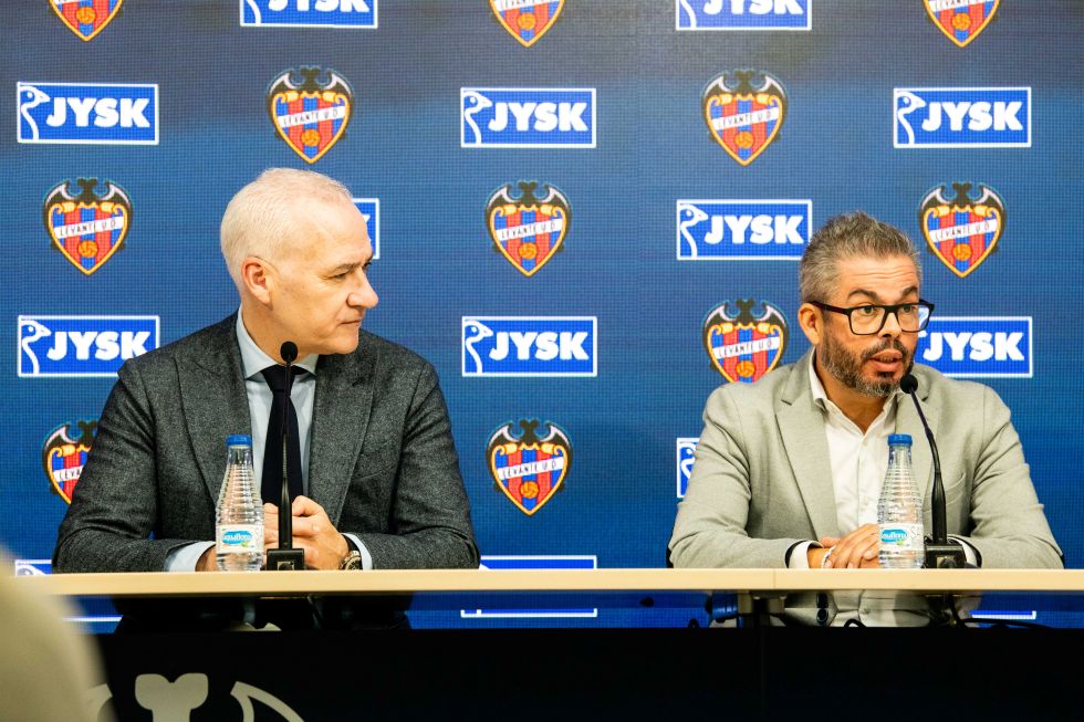 Carlos Haba, director JYSK España y Portugal en la presentación del acuerdo con el Levante UD