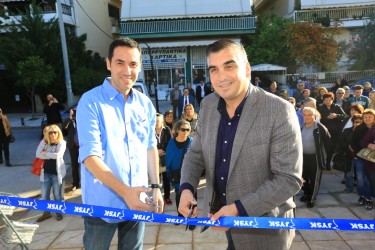 George Tsironis (po lewej) jest od dziesięciu lat częścią działalności JYSK w Grecji i odegrał kluczową rolę w otwarciu pierwszego sklepu tej globalnej sieci detalicznej w tym kraju.