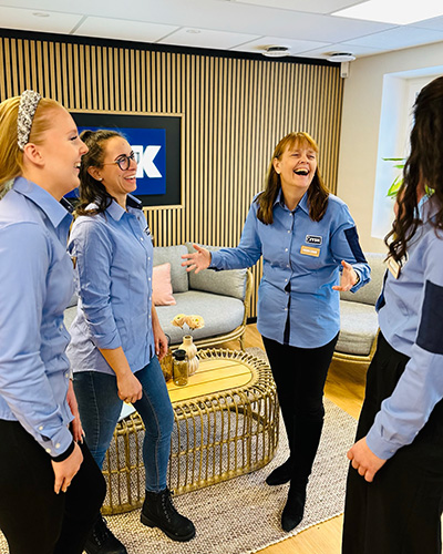 Lene peppar butikschefstraineerna inför examination