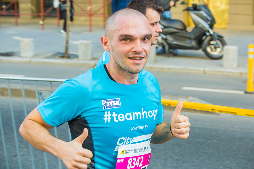 6 colegi au alergat pentru Team HOPE la Bucharest Marathon