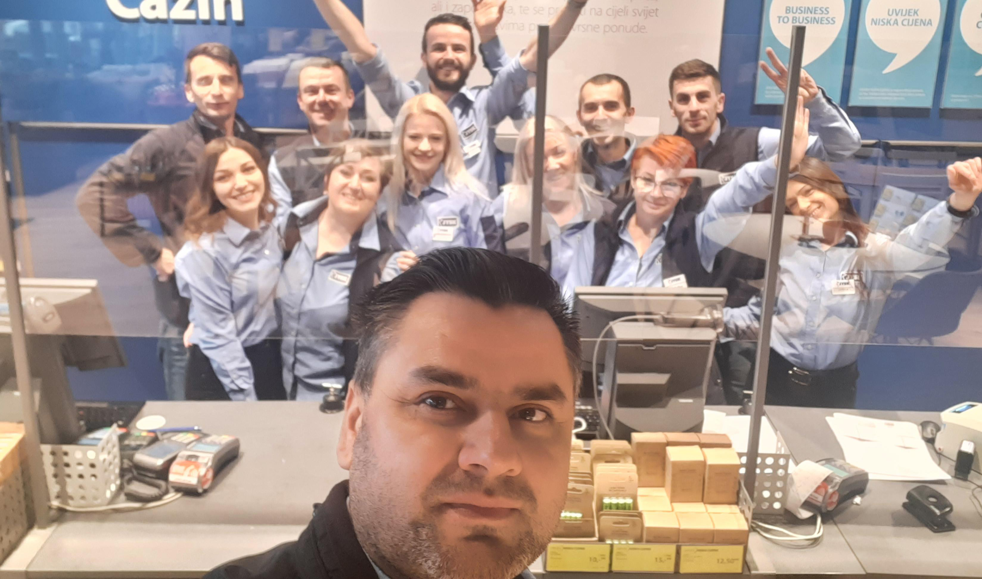 Ekipa Cazina na dan otvaranja