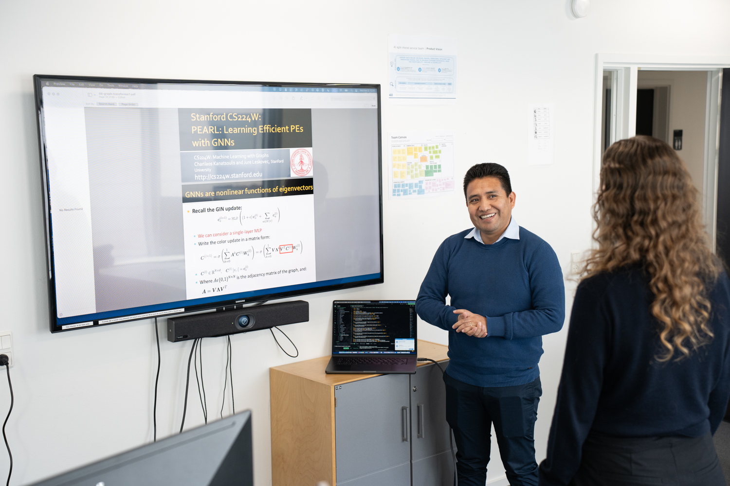 Ca parte a cursului de la Stanford, Florencio va publica patru articole despre cum se aplică inteligența artificială în lumea reală.