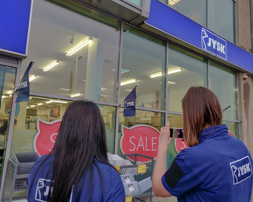 Store Manager Ewa (left) and District Manager Alia (right) during Attractive Store