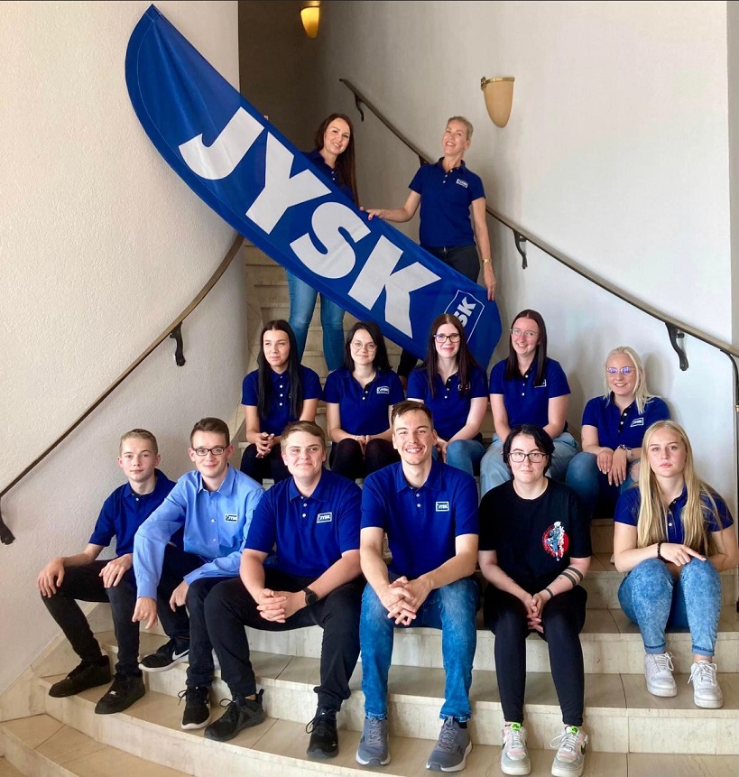 Group photo of apprentices