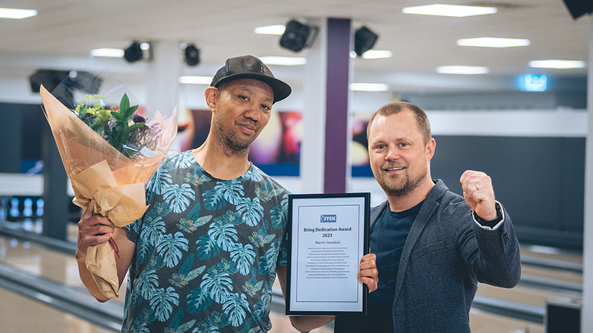 Jonny Persson delade ut priset till Marvin Semakala.