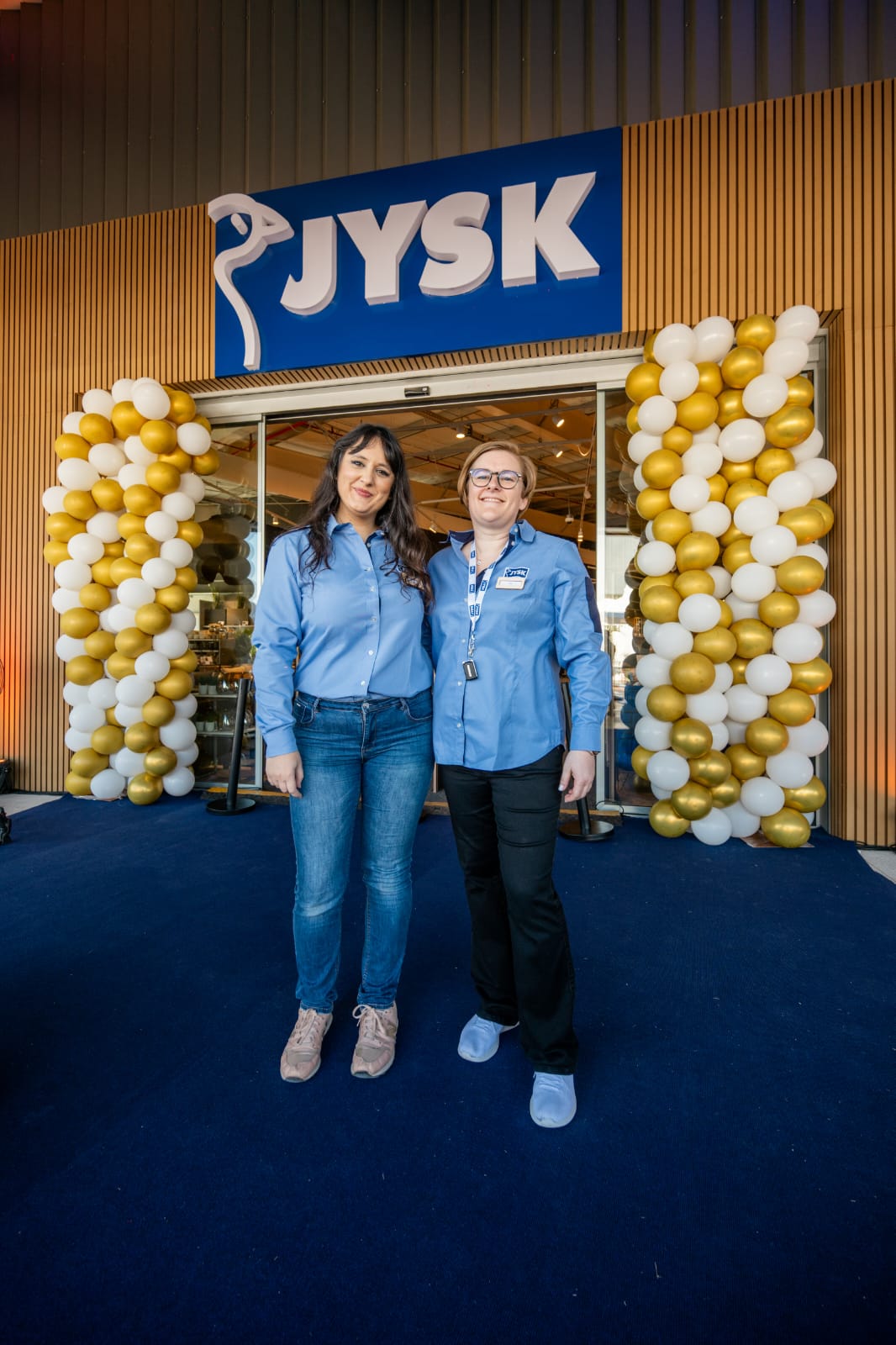 Lorena Serrano, Store Manager de JYSK España formando a los equipos de JYSK Uruguay