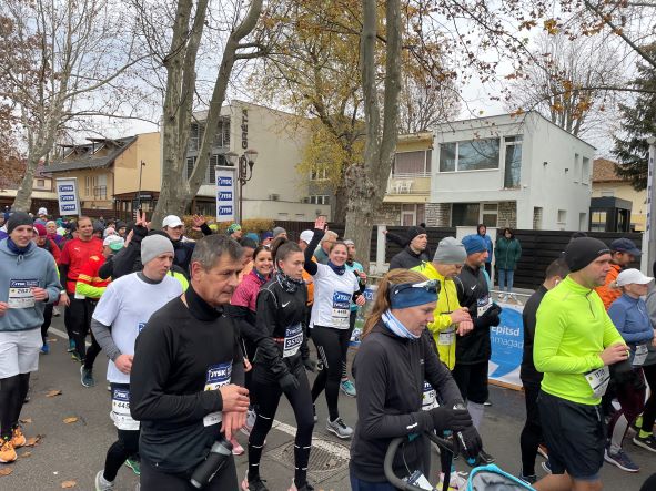 Kollégáink, Marosi Rita és Dvorácskó Dóra is lefutotta a 10 kilométert
