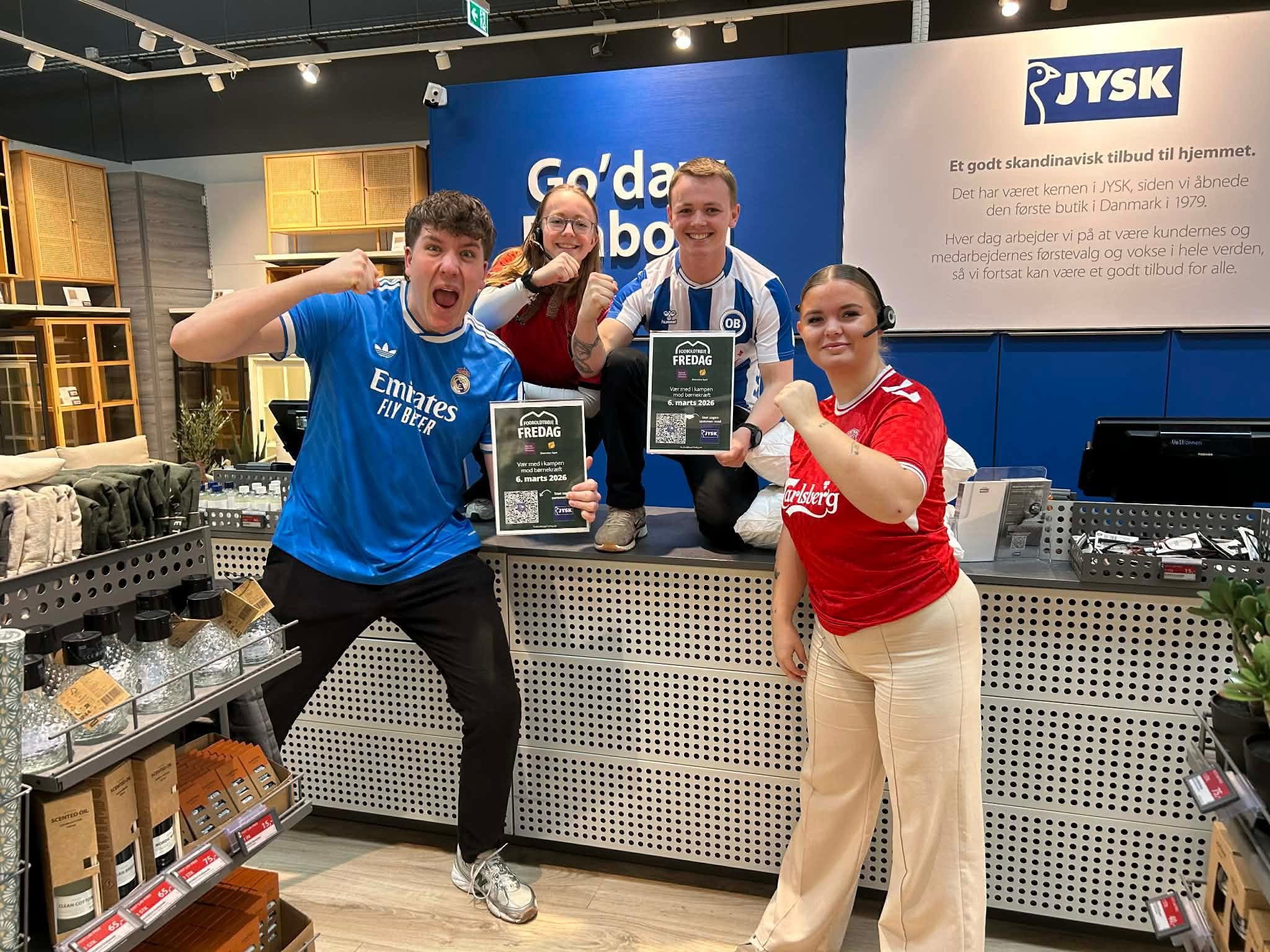 Kollegerne i butikkerne stod klar til at tage imod kunderne.