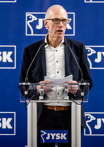Jan Bogh, administrerende direktør i JYSK holder tale under seremonien