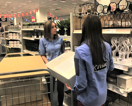 Lidija helps new colleagues with the JYSK concept