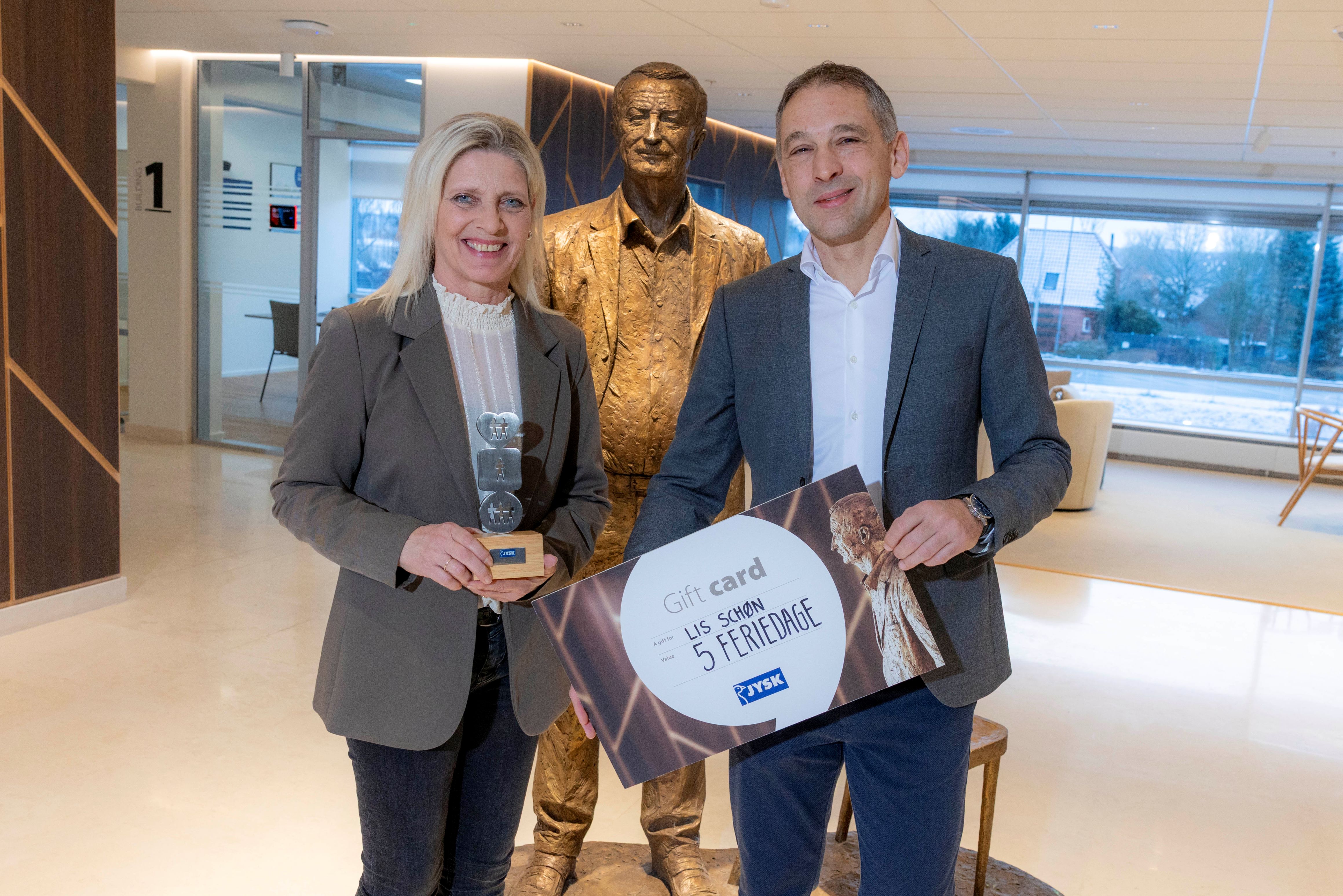 Lis Schøn, Executive Secretary og Facility Manager, blev i dag fejret på Head Office i Aarhus