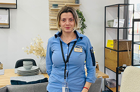 pracownik JYSK