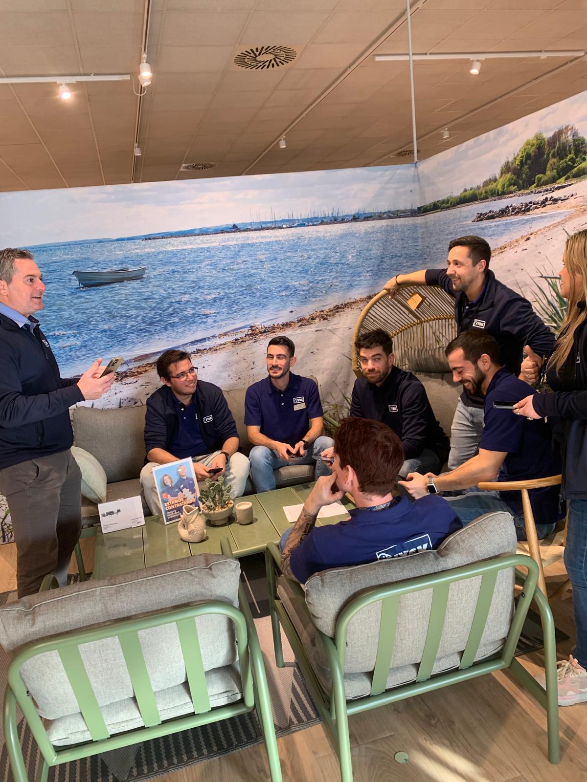 Jesús Pardo, District Manager, con su equipo