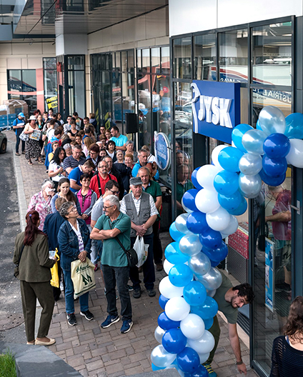 Rij bij de winkel in Barsov
