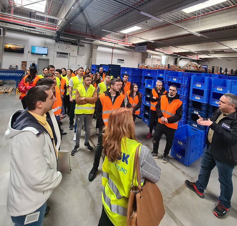 Students visit DCB