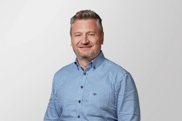Szimeiszter Sándor, Country Manager