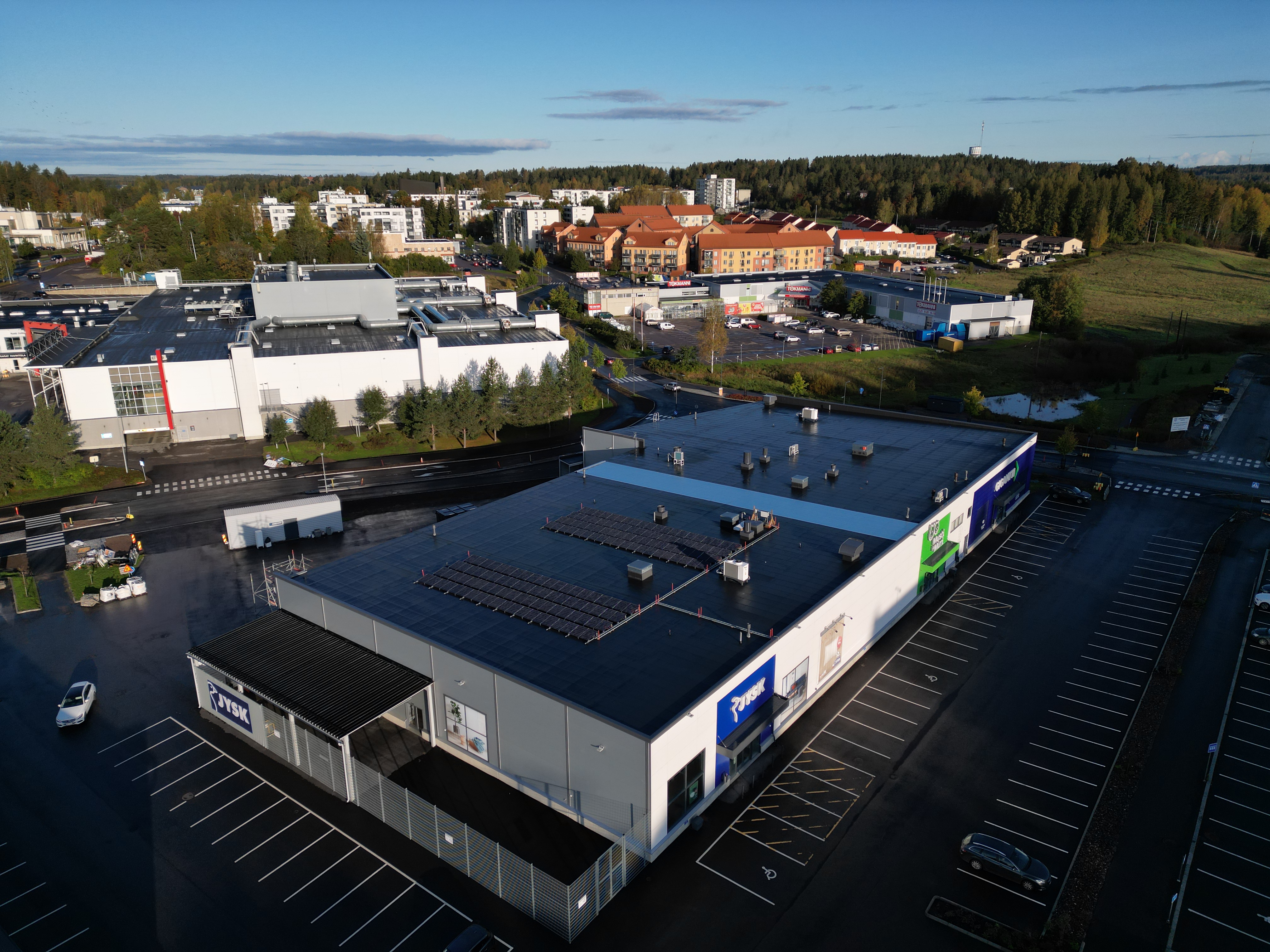 Klaukkalan aurinkovoimalan asennus tehtiin lokakuun aikana