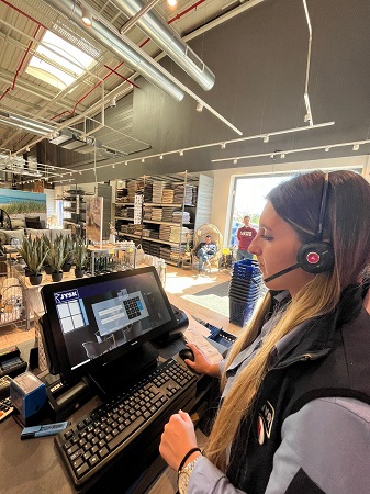 Los equipos de Guia-Albufeira preparados para el lanzamiento del Comercio Unificado en su tienda
