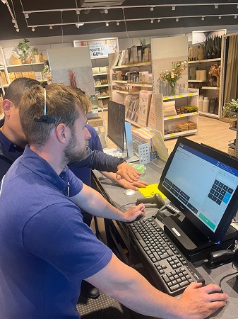 Los equipos de Guia-Albufeira preparados para el lanzamiento del Comercio Unificado en su tienda