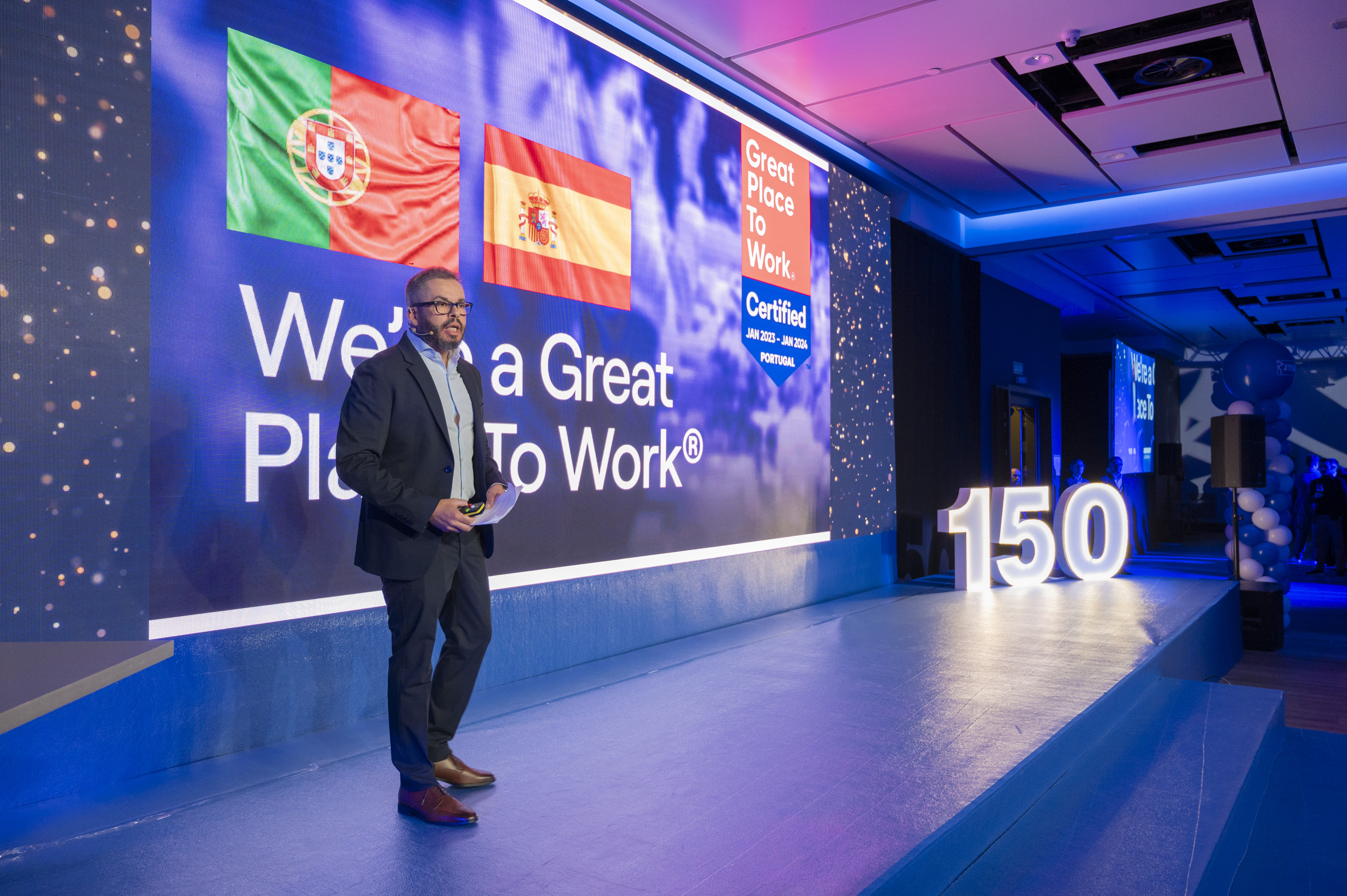 Carlos Haba, Country Director, dirigiéndose a los asistentes