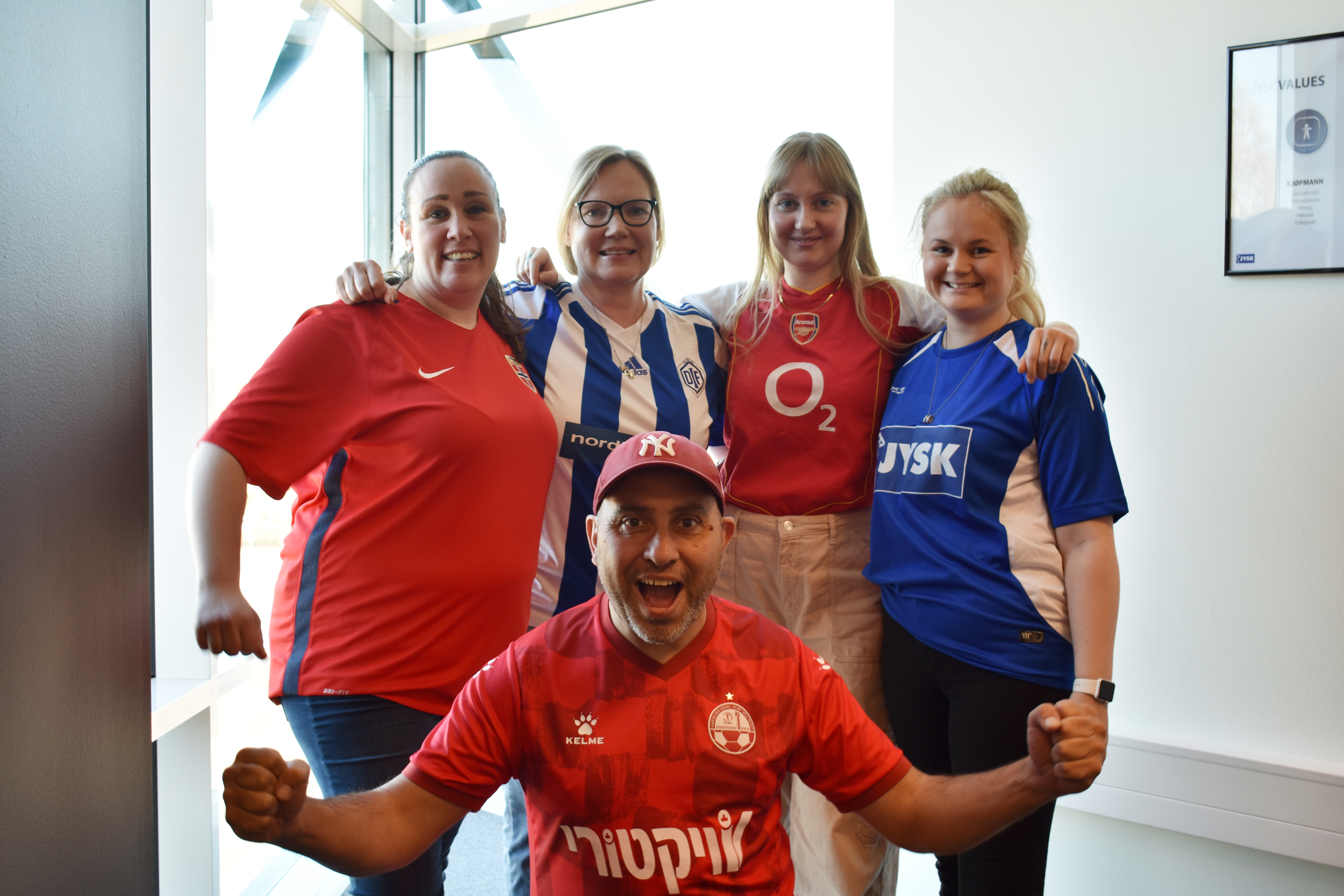 Fotballtrøyefredag Barnekreftforeningen JYSK