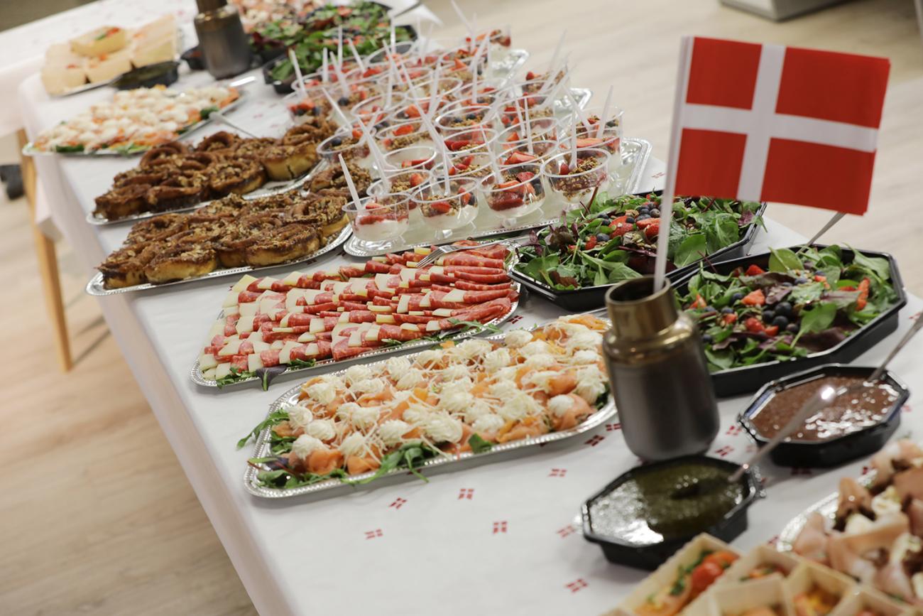 Der var dækket op med lækker brunchbuffet til alle gæster. 