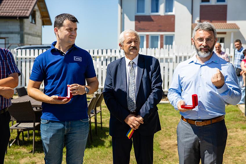 Liviu Apreotesei (District Manager JYSK), Florin Ion (director general, DGASPC Iași ) și Radu Tohatan (Radu Tohătan, manager, Departamentul de Asistență Socială, Hope and Homes for Children