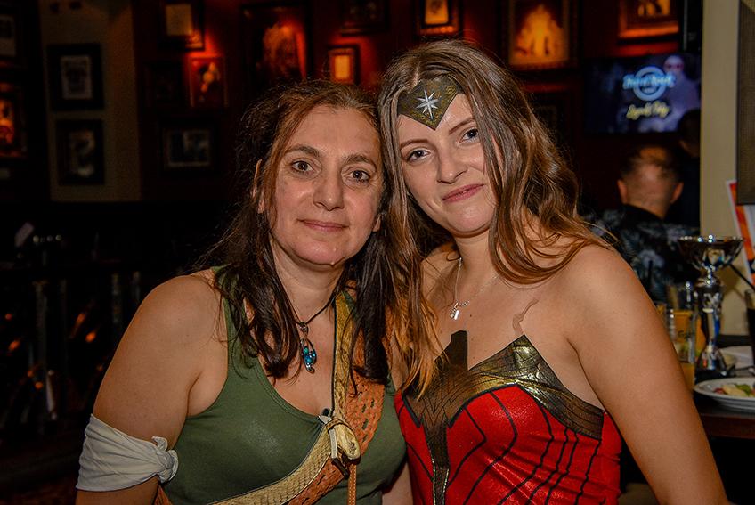 Lara Croft si Wonder Woman