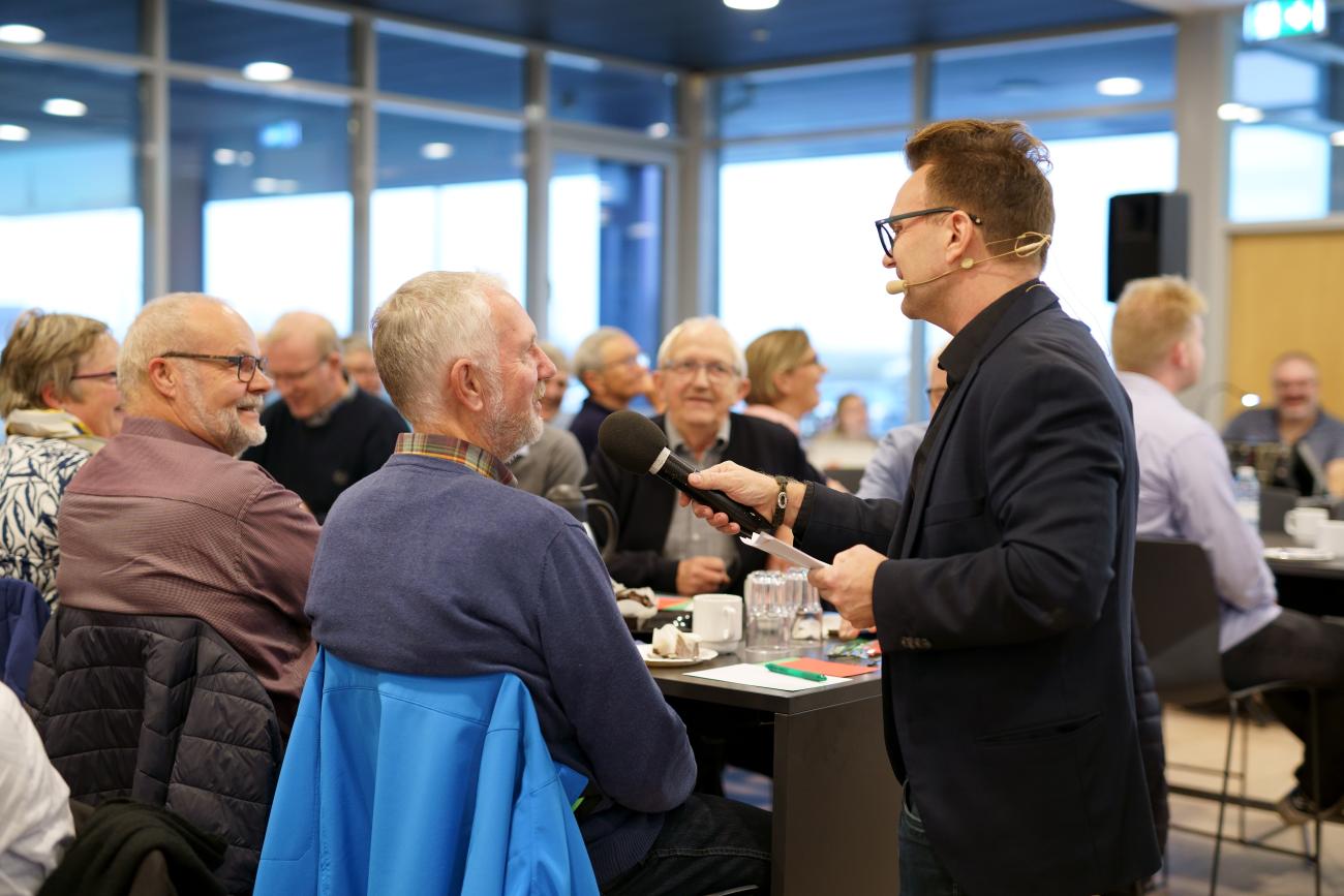 P4 Trekantens Peter Ebberfeld indsamler kommentarer fra publikum