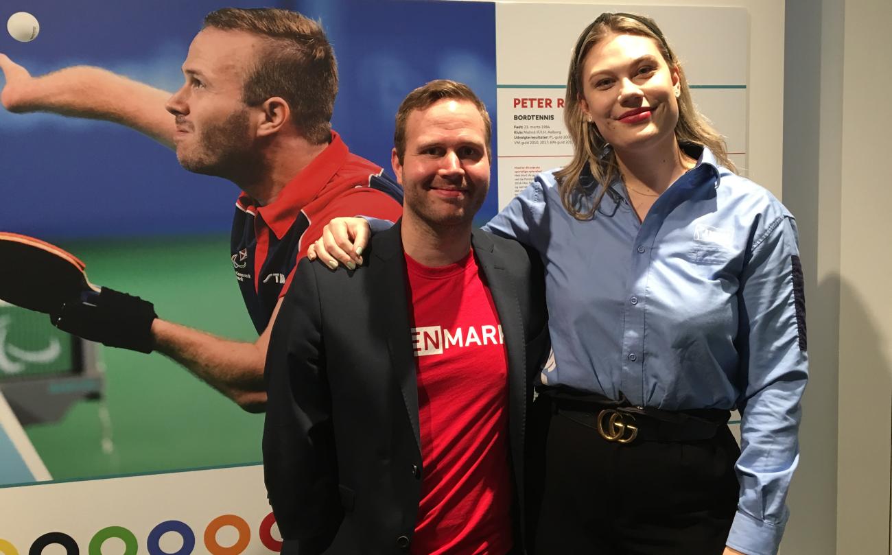 Parabordtennisspilleren Peter Rosenmeier var også med til åbningen af udstillingen. Han er en af de danske paraatleter, som skal kæmpe om medajler i Tokyo til august.