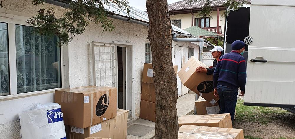 Colegii din Focșani livrând produse la Spitalul Municipal de Urgenta Elena Beldiman Barlad