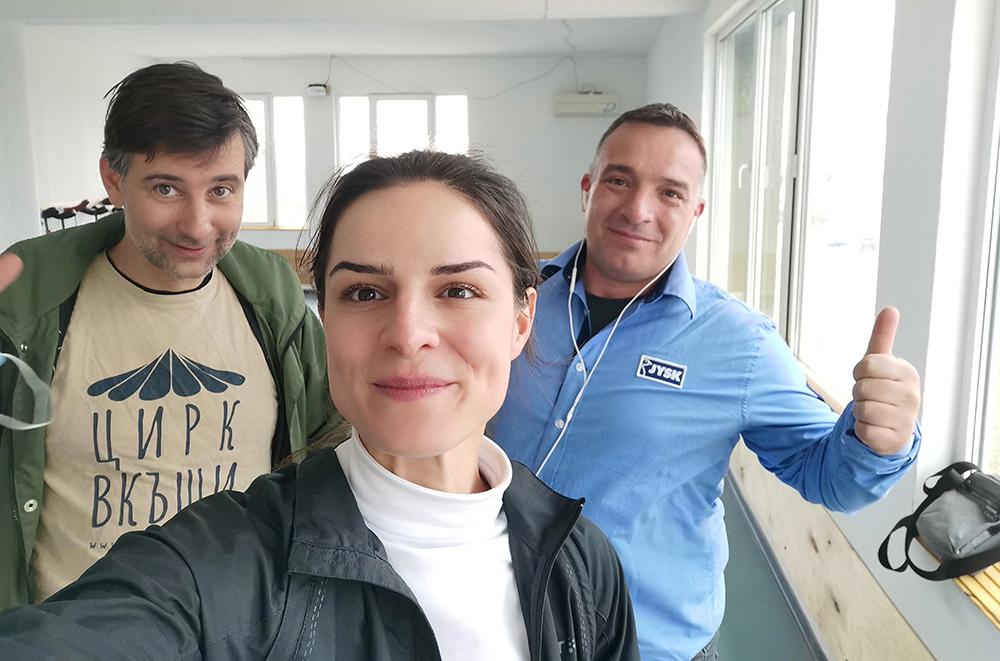 Колеги от JYSK доставиха и сглобиха мебели в Мини Арт Център.