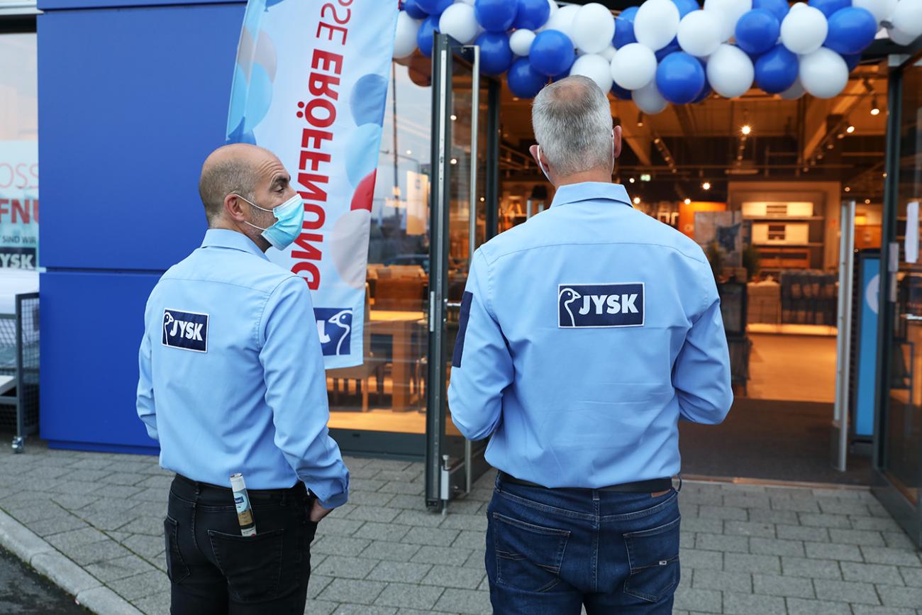 Vor einem Store