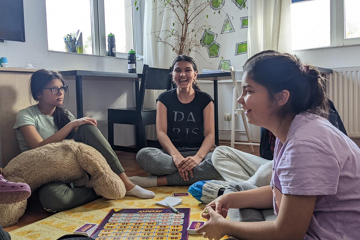 Copiii se distrează jucând Activity