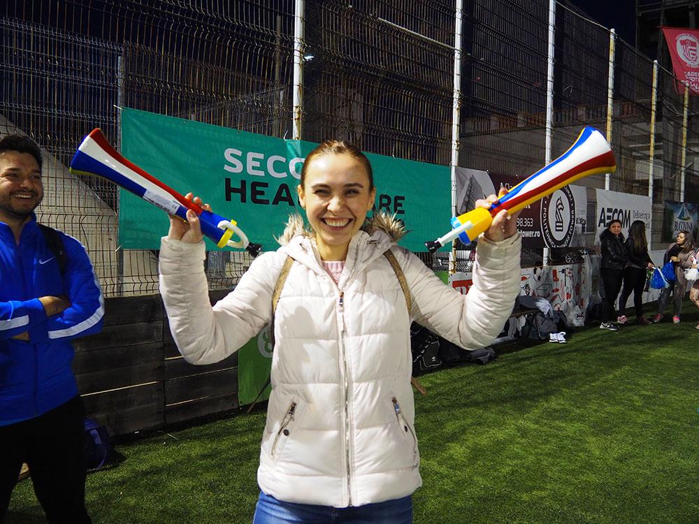 Unul dintre fanii care au venit la cele mai multe meciuri: Silvia, colega noastră de la HR