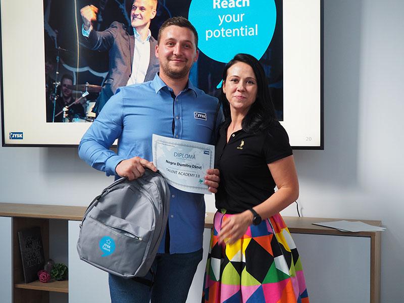 Andreea Zahanagiu, Retail Manager, și Dani Negru 