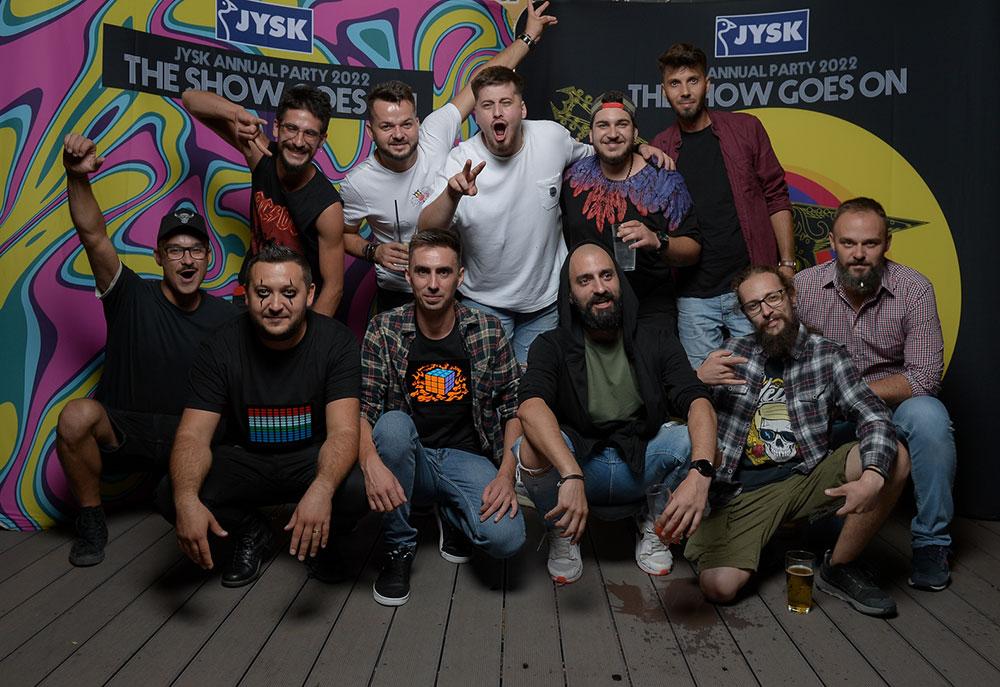 E-Team, colegii care se ocupă de amenajarea și reamenajarea magazinelor JYSK