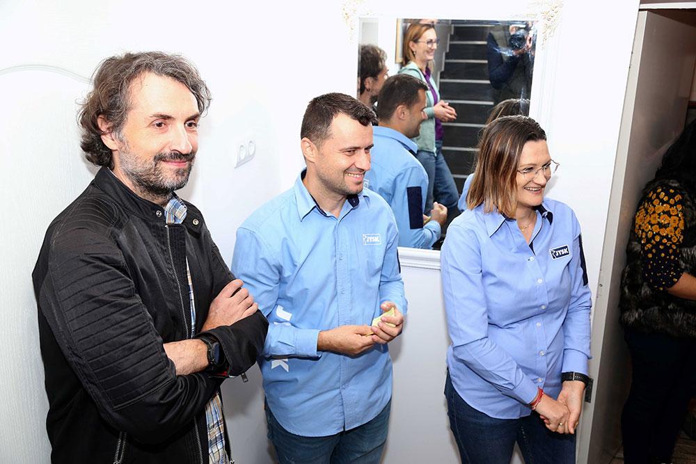 Alex Bratu - Country Director, Liviu Apreotesei - District Manager și Marinela Ichim - Store Manager JYSK Dorohoi