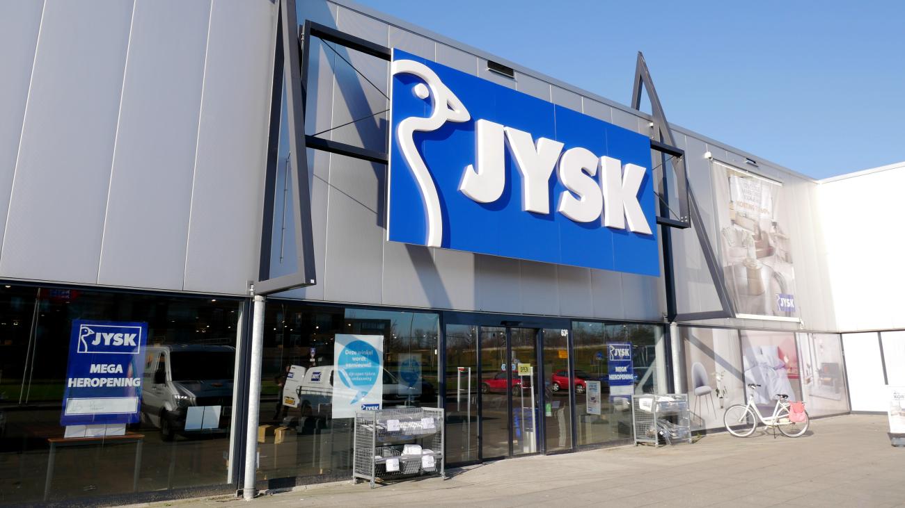 De winkel in Dronten van buiten gezien.
