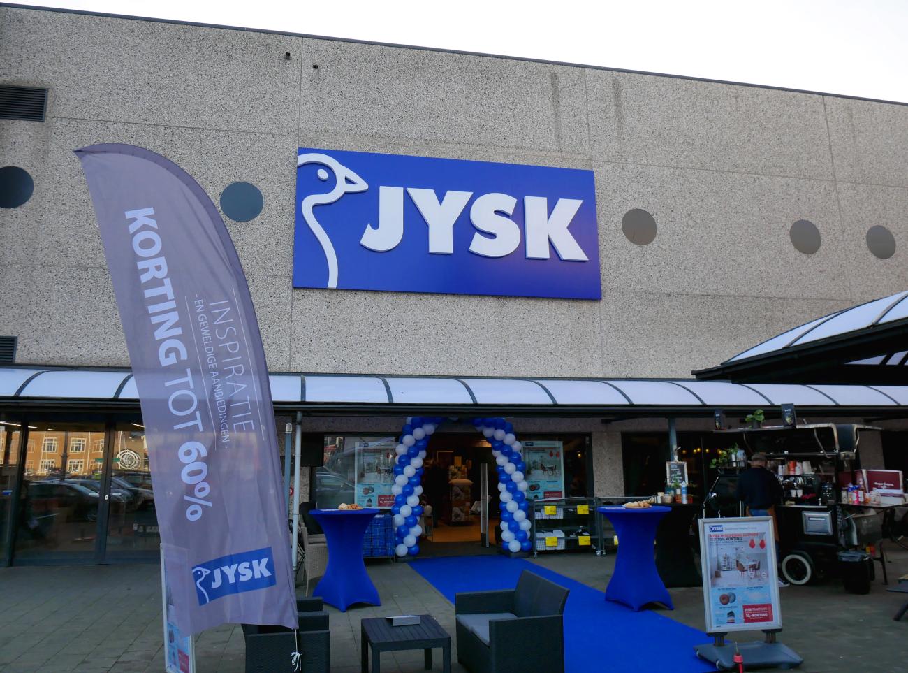 De winkel in Zutphen van buiten gezien.