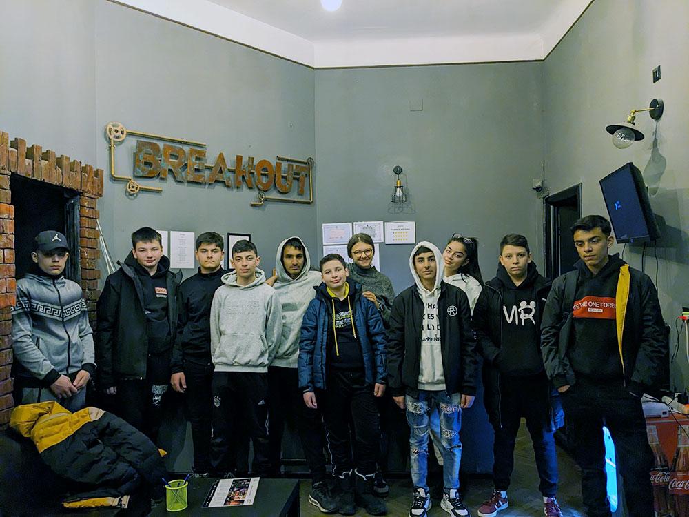 Copiii de clasa a VIII-a în escape room