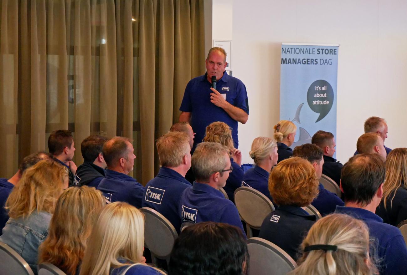 Frank Christant spreekt de aanwezigen toe
