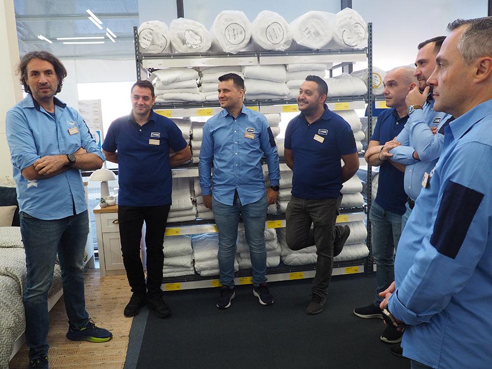 Echipa de management la ședința de dimineață