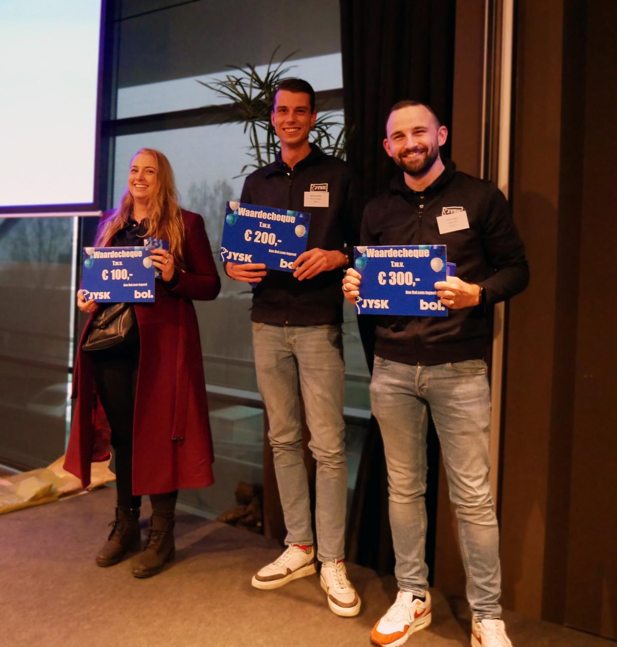 De drie winnaars van de grote quiz