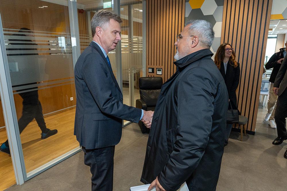 Ambasadorul Flemming Stender și Lyuben Nanov, Ministrul Adjunct al Transporturilor și Comunicațiilor