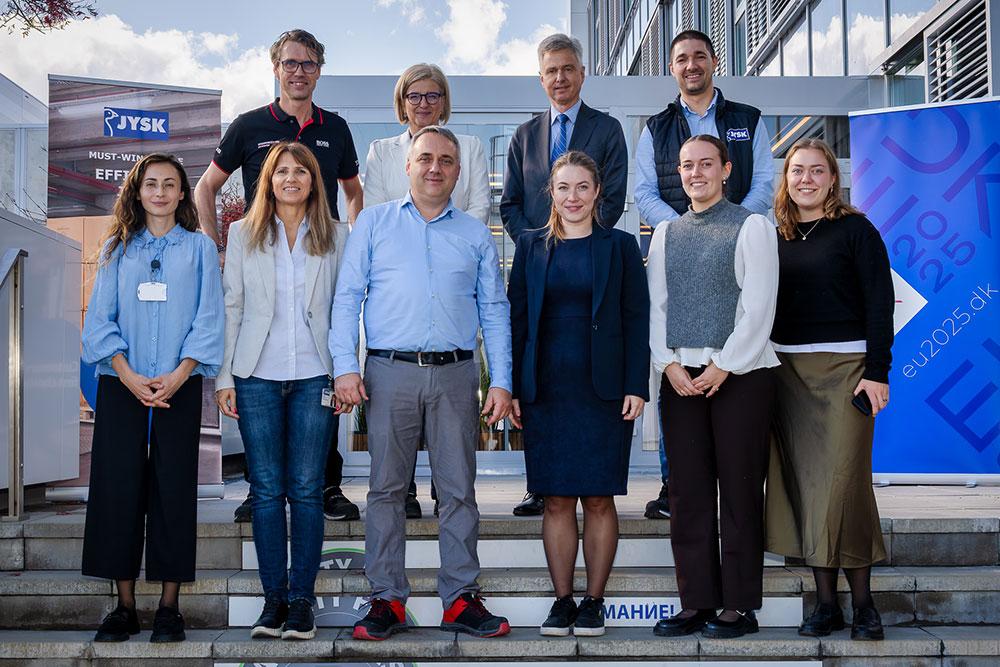 Echipa Ambasadei Regatului Danemarcei în Bulgaria și colegii de la Centrul de Distribuție Bozhurishte